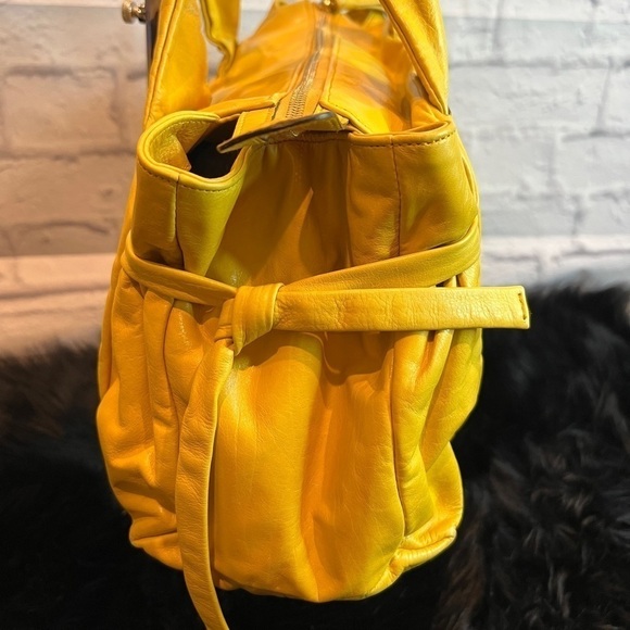 GUCCI RARE YELLOW HANDBAG EUC - Picture 6 of 17